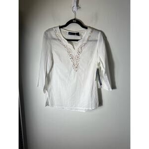 NWT Relativity White V-Neck, 3/4 Sleeve Top Sz S